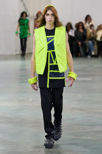 Look 25